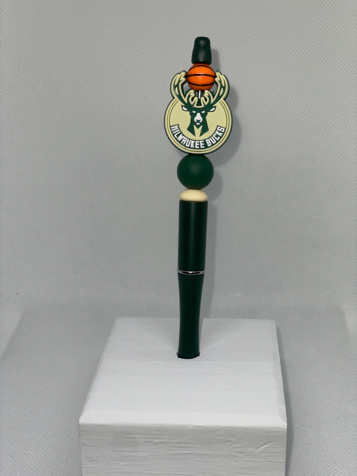 M Bucks basketball pen