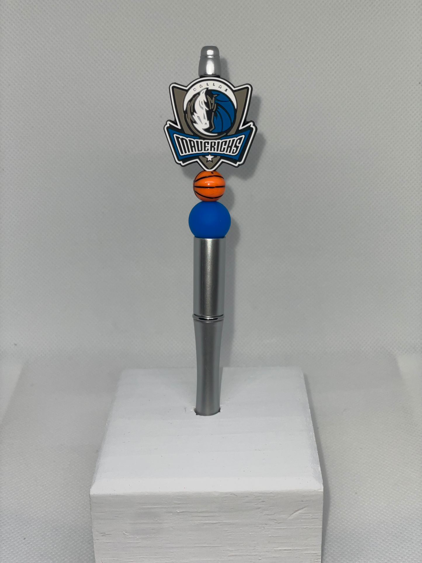 D Mavericks silver pen